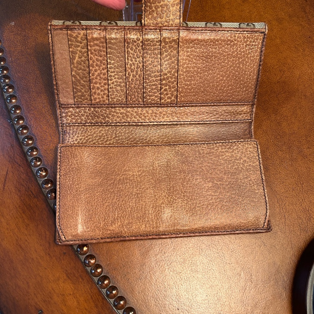 Gucci Distressed Wallet - Picture 4 of 11